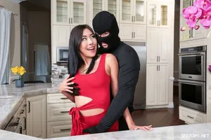 Phát hiện vô sinh, anh Gã chồng lén chuốc thuốc kích dục bố… và Cô vợ của mình
