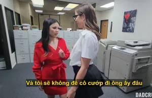 Em có muốn thử bú ti hai chị không