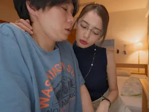 Chị gái con ghệ quyến rũ tôi với cặp vú tuyệt vời của chị ấy