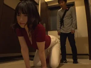 Xxx đồng nghiệp nữ cả đêm khi ngủ nhờ nhà cô ấy vì trễ tàu